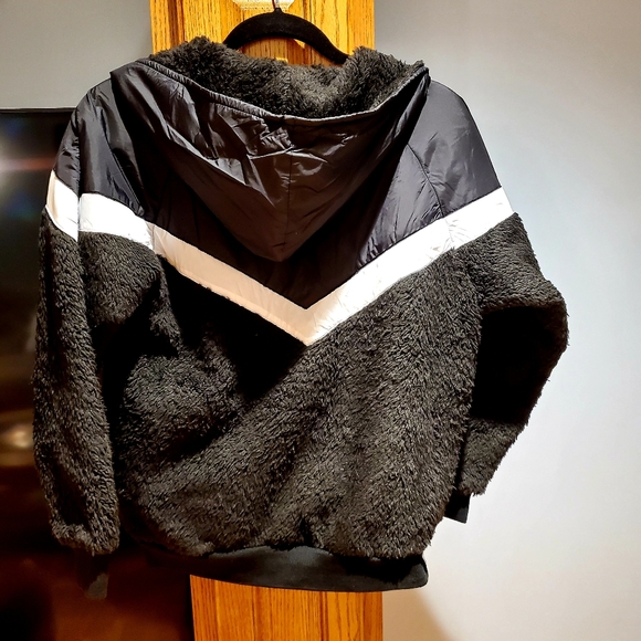 Boys warm jacket size 14/16 - Picture 4 of 10